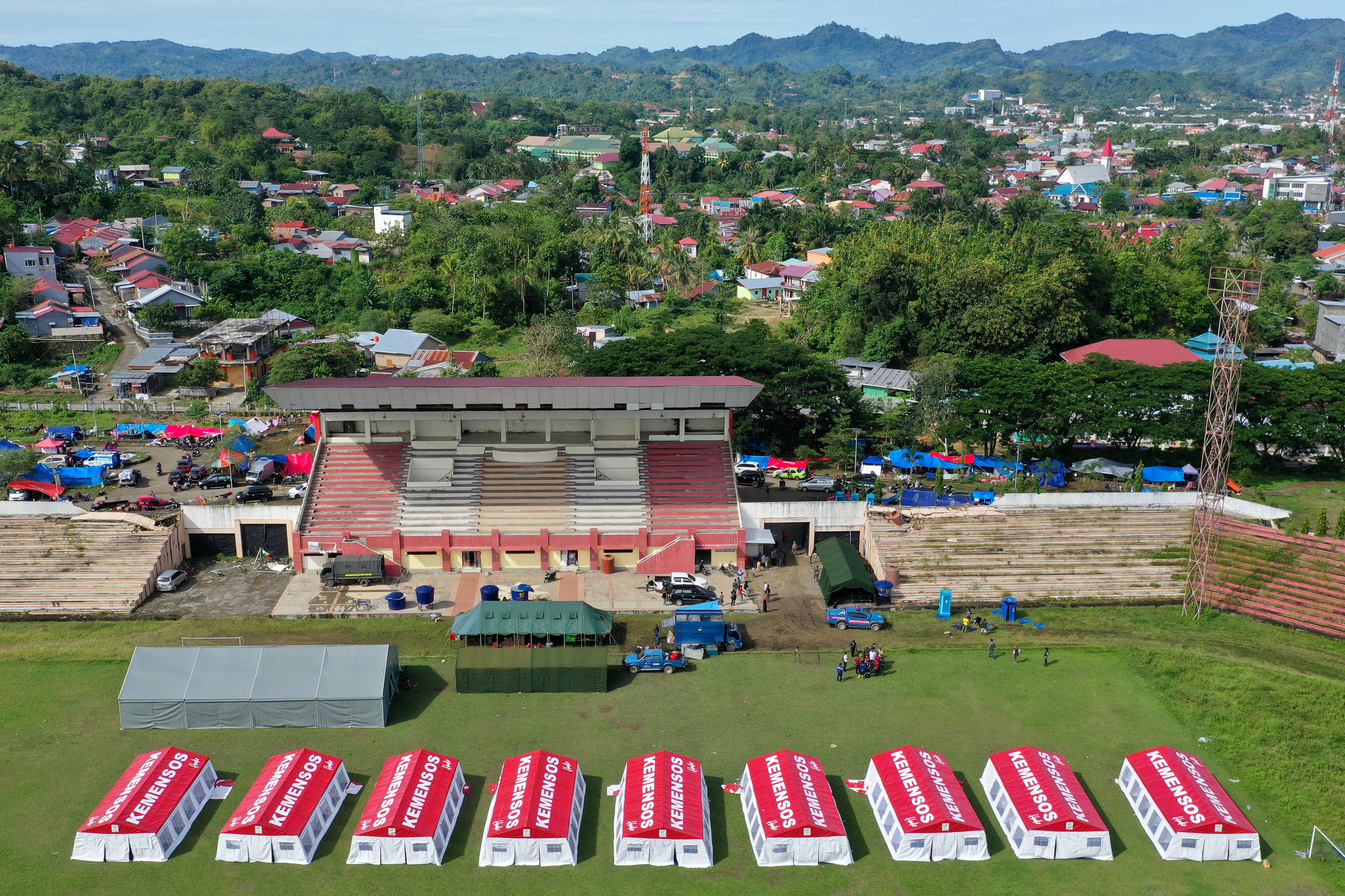 Tenda Covid-19 untuk Pengungsi Gempa