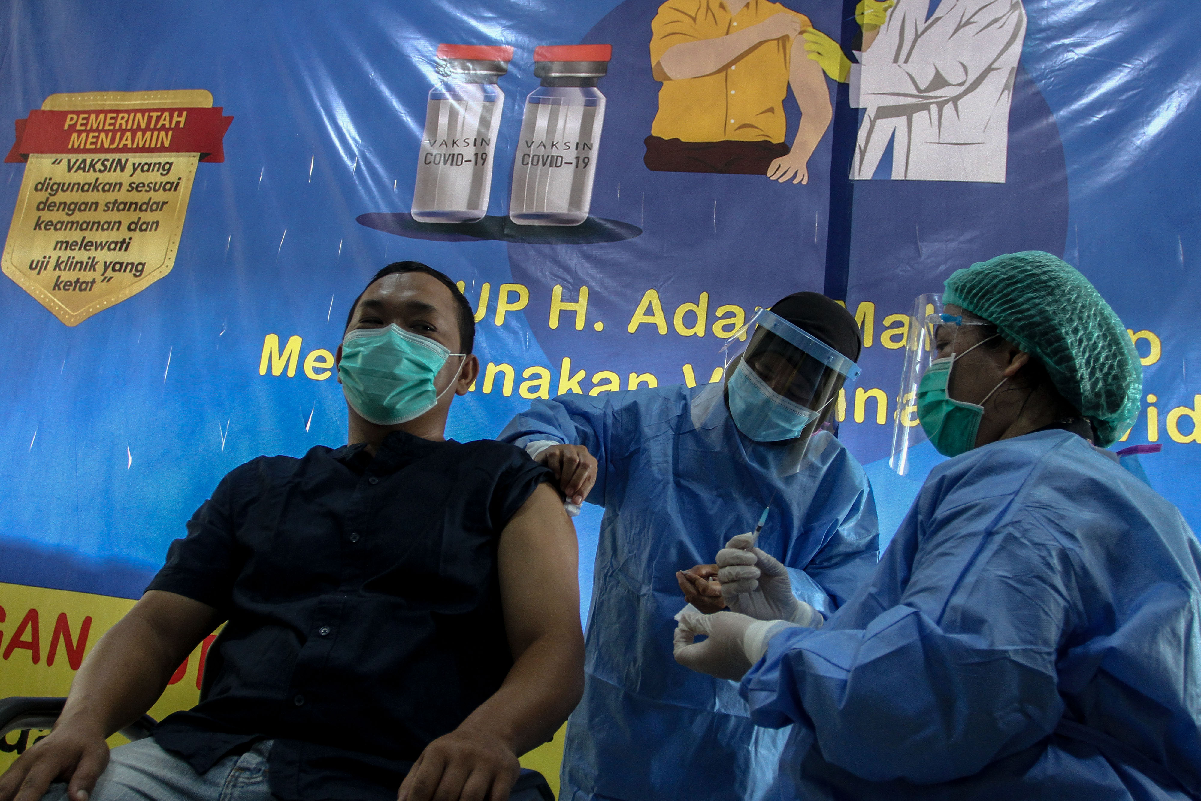 Vaksinasi Covid-19 di Medan