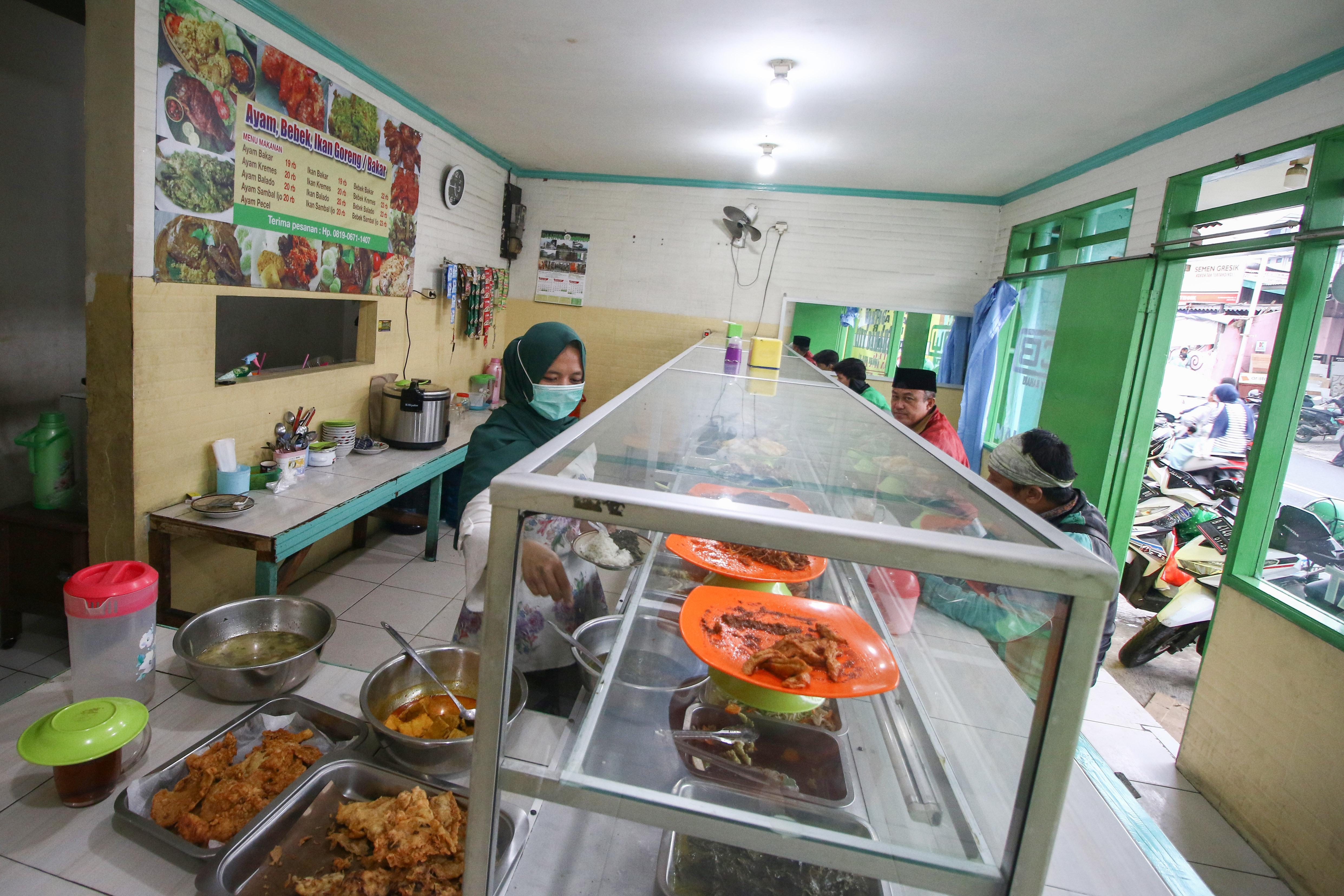 Ribuan Warteg Terancam Gulung Tikar