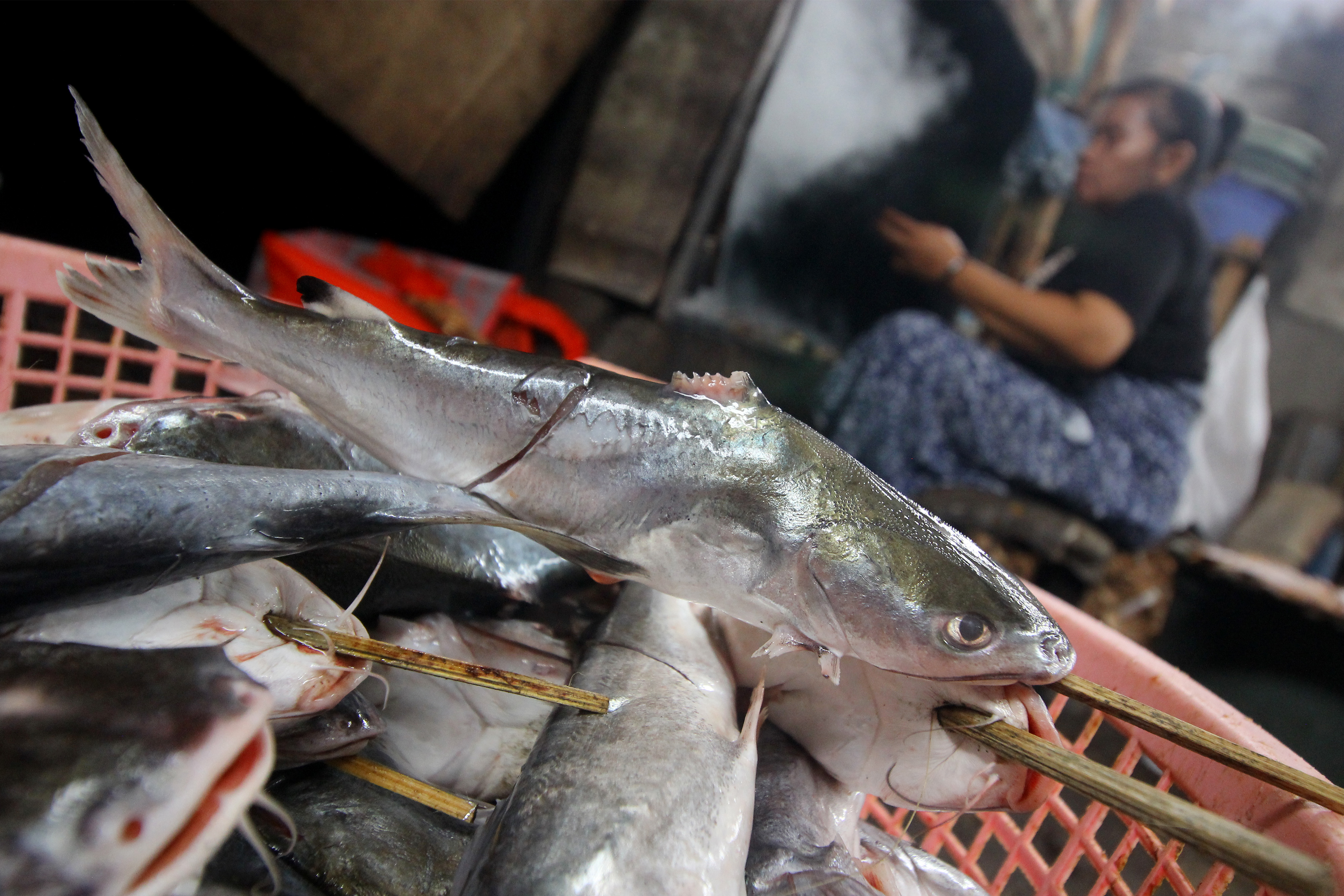 Harga Ikan Asap Naik Akibat Pasokan Menurun