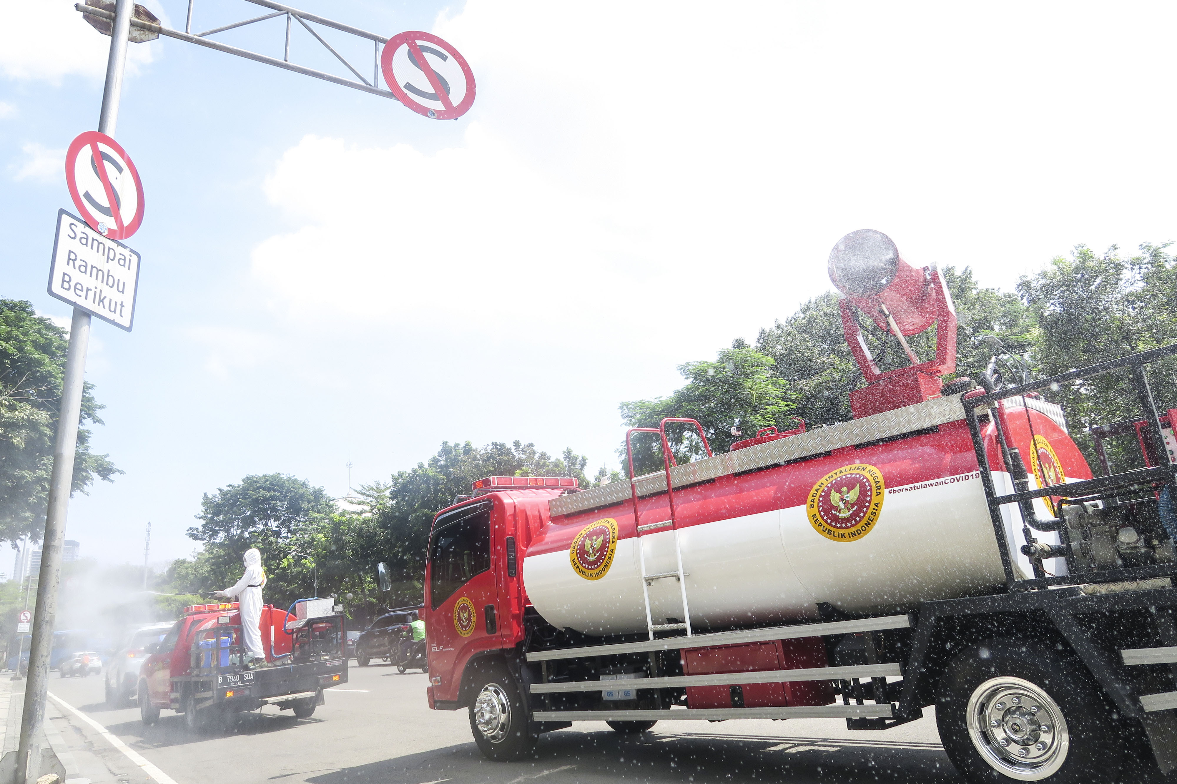 Penyemprotan Cairan Desinfektan Fasilitas Umum di Jakarta