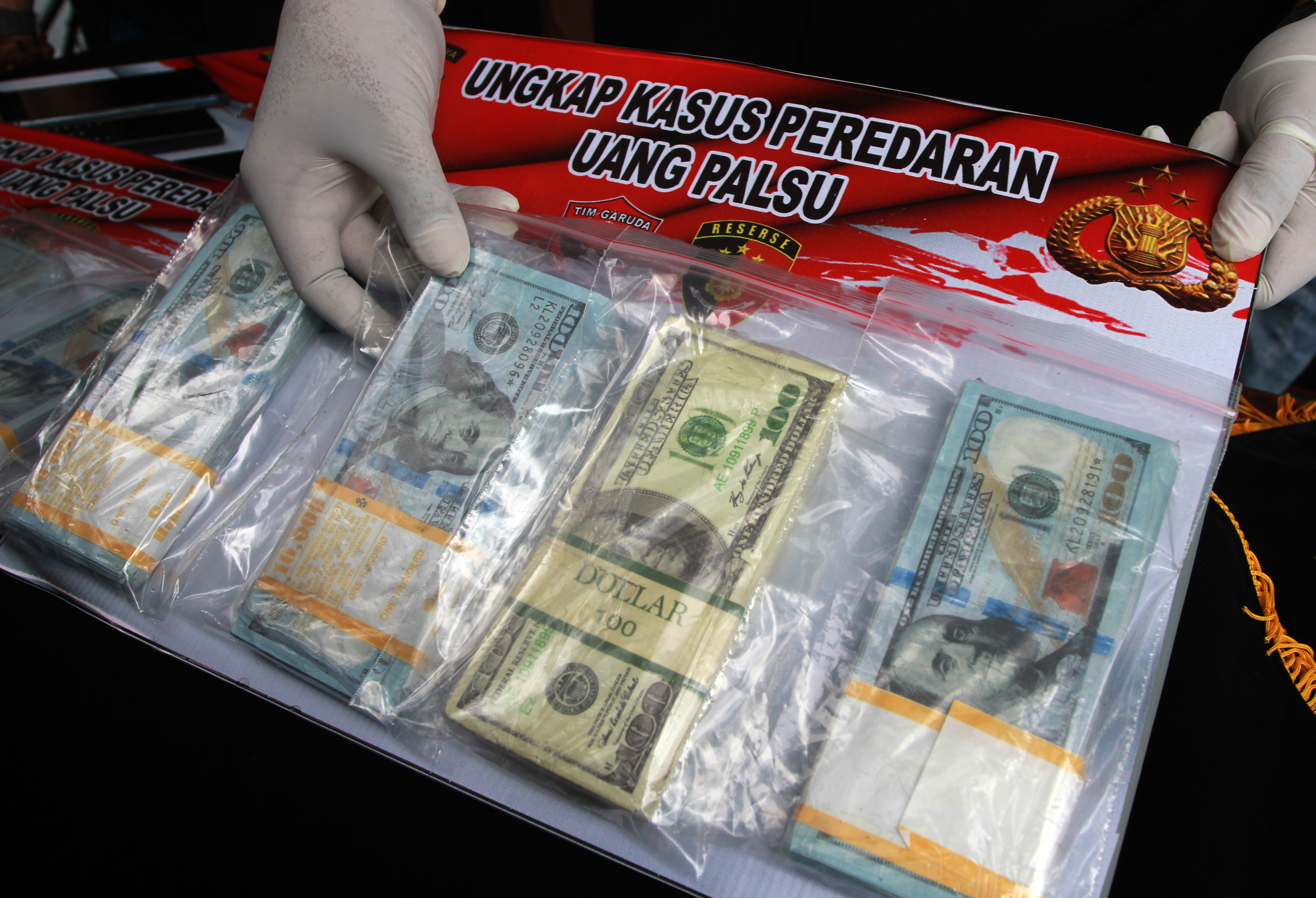 Peredaran Dollar Palsu