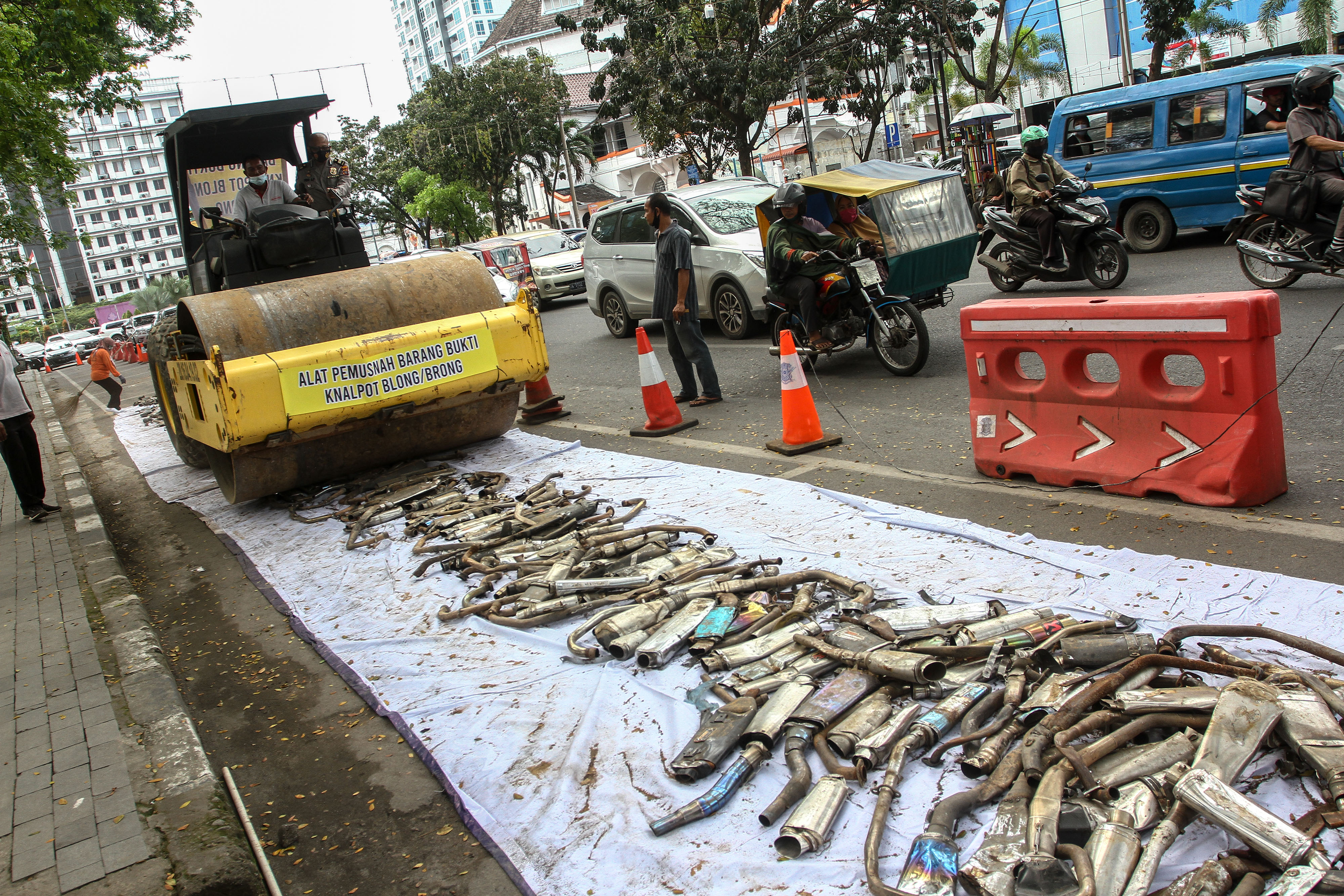 Pemusnahan Knalpot Blong