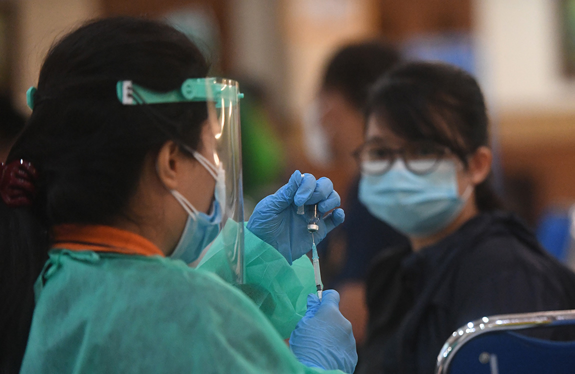 Vaksinasi Massal Petugas Kesehatan