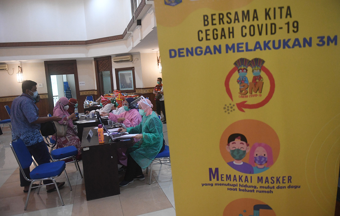 Vaksinasi Massal Petugas Kesehatan