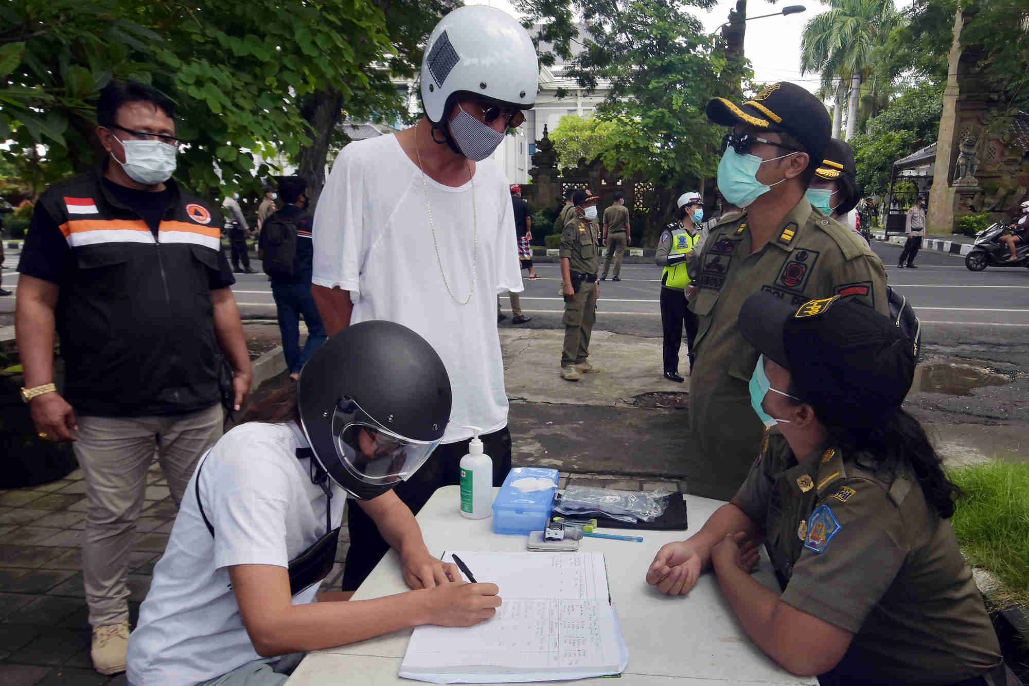 Denda Rp100 Ribu Bagi Pelanggar Protokol Kesehatan di Bali 