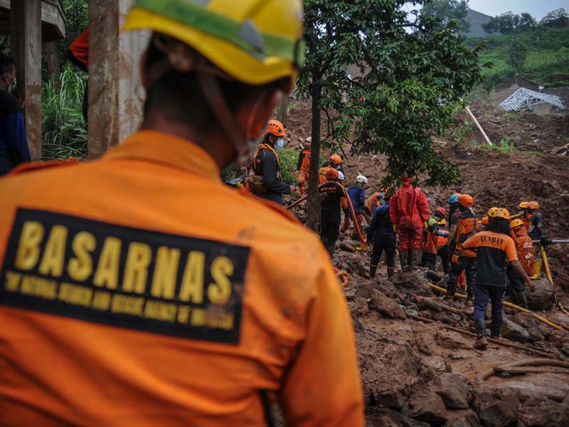Pencarian Korban Longsor Cimanggung