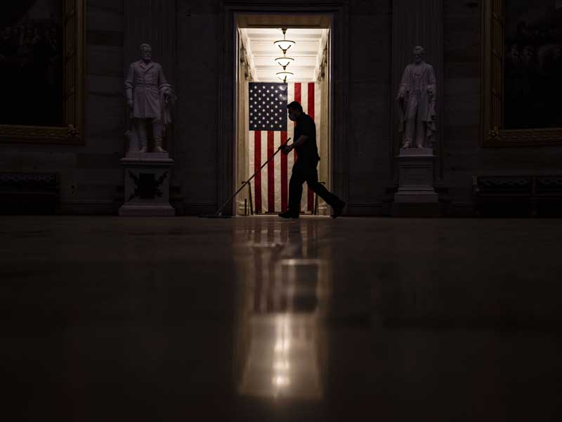 Bersihkan Gedung Capitol PascaDemo Pendukung Trump