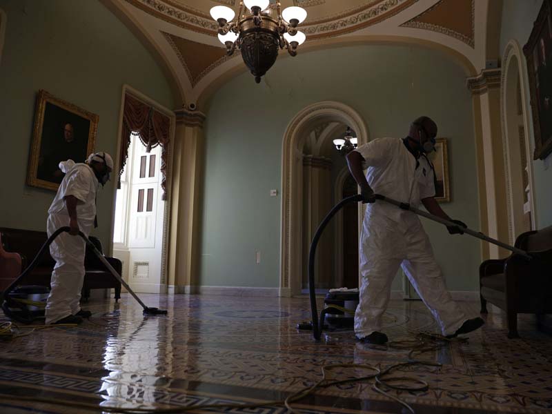 Bersihkan Gedung Capitol PascaDemo Pendukung Trump