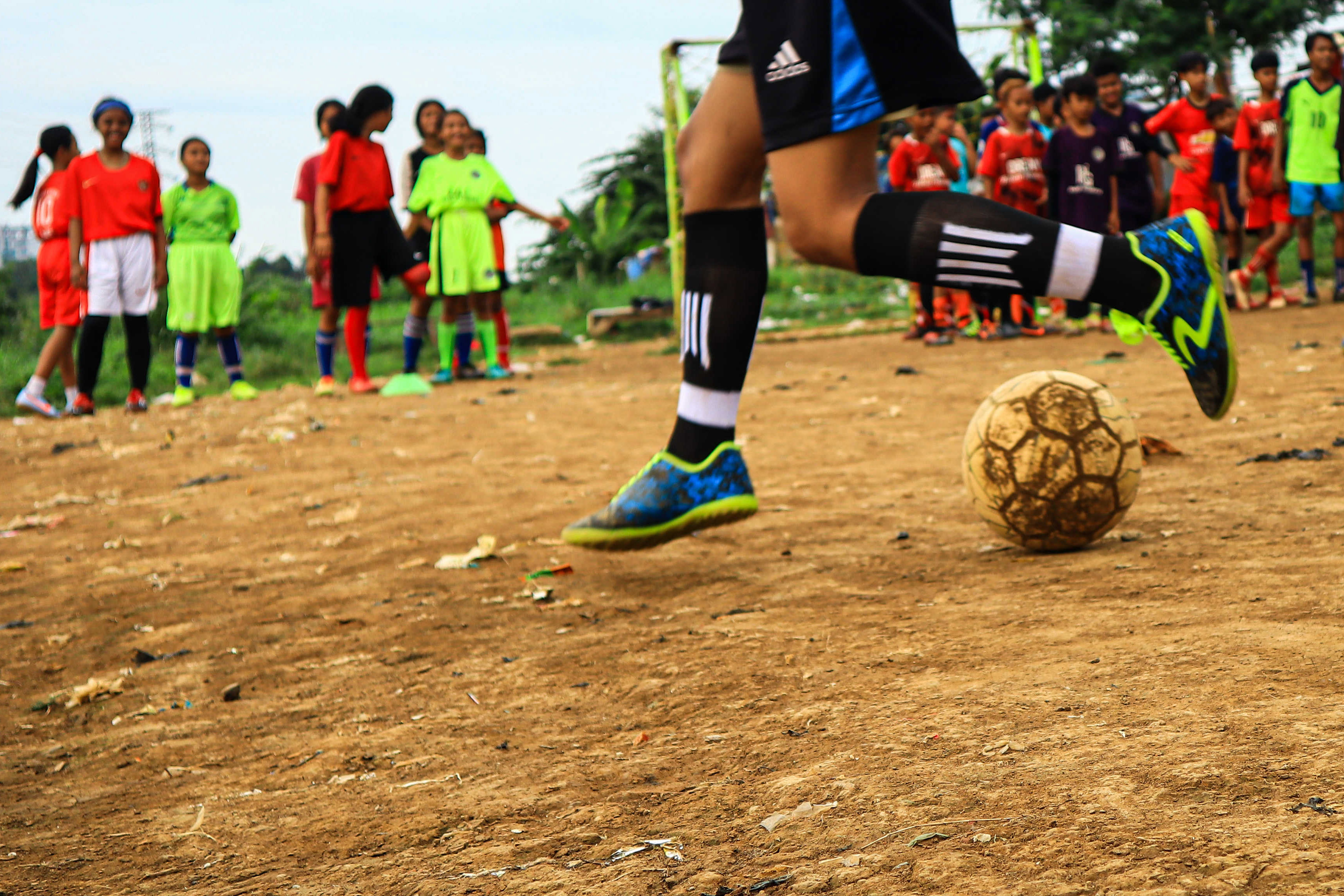 Latihan Sepak Bola Mengabaikan Protokol Kesehatan