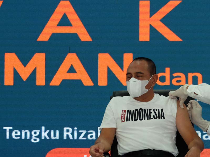 Vaksinasi Covid-19 Perdana