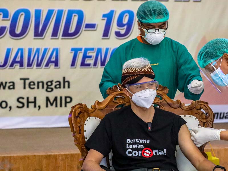 Vaksinasi Covid-19 Perdana