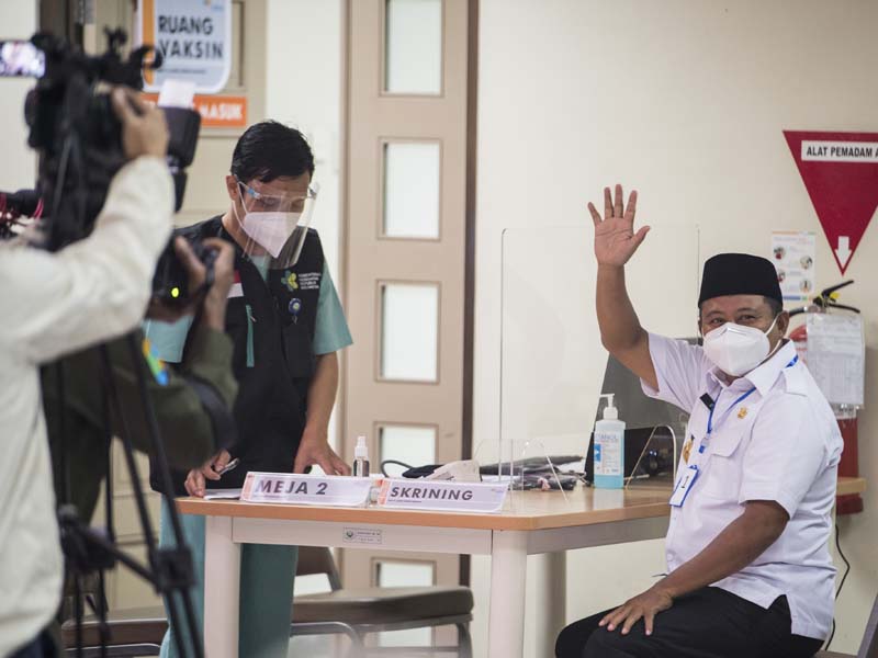 Vaksinasi Covid-19 Perdana