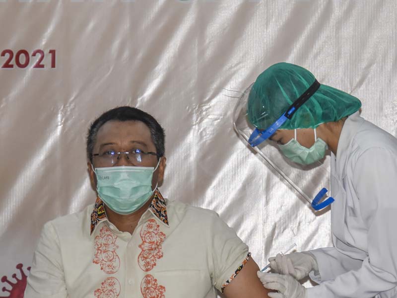 Vaksinasi Covid-19 Perdana