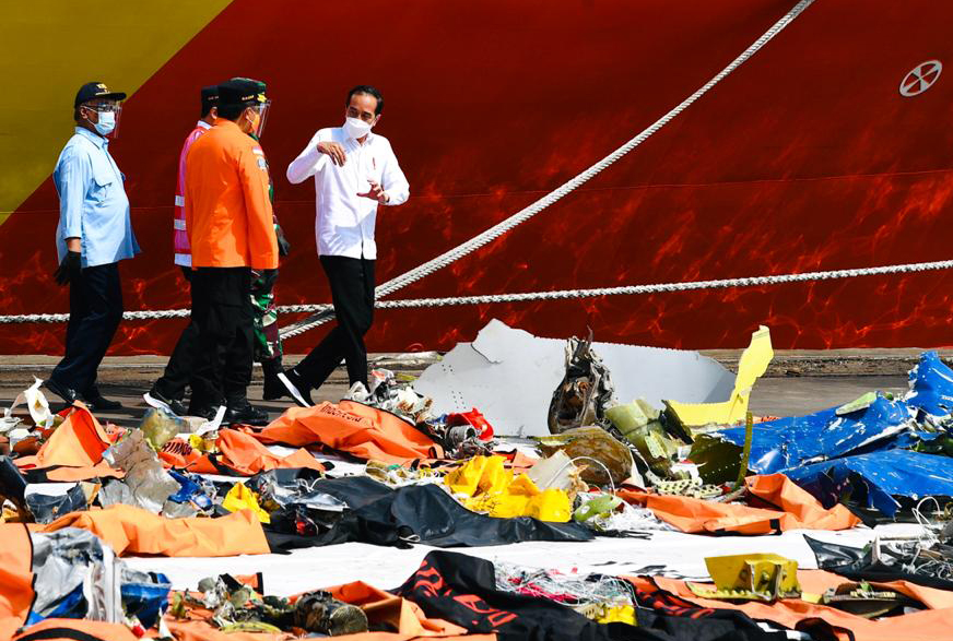 Presiden Tinjau Posko Evakuasi Pesawat Sriwijaya Air SJ 182