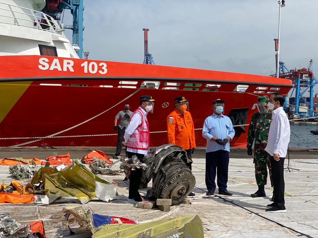 Presiden Tinjau Posko Evakuasi Pesawat Sriwijaya Air SJ 182