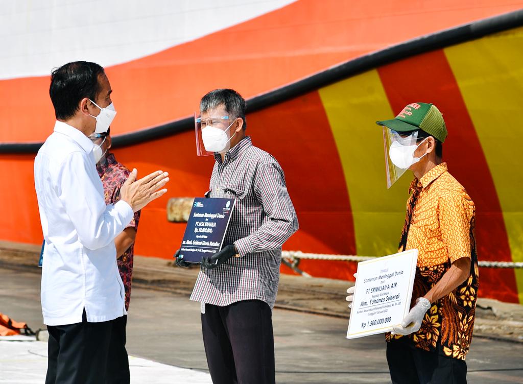 Presiden Tinjau Posko Evakuasi Pesawat Sriwijaya Air SJ 182