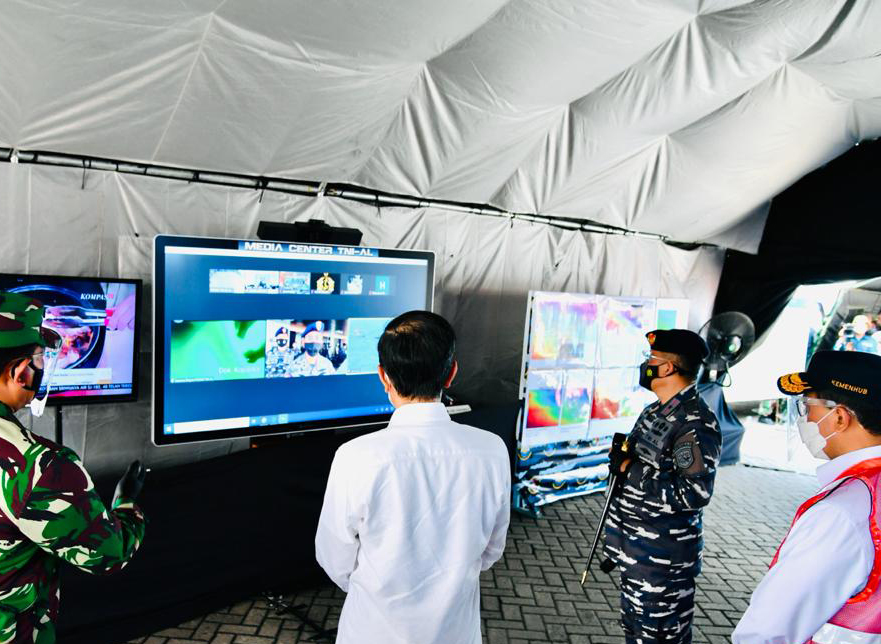 Presiden Tinjau Posko Evakuasi Pesawat Sriwijaya Air SJ 182