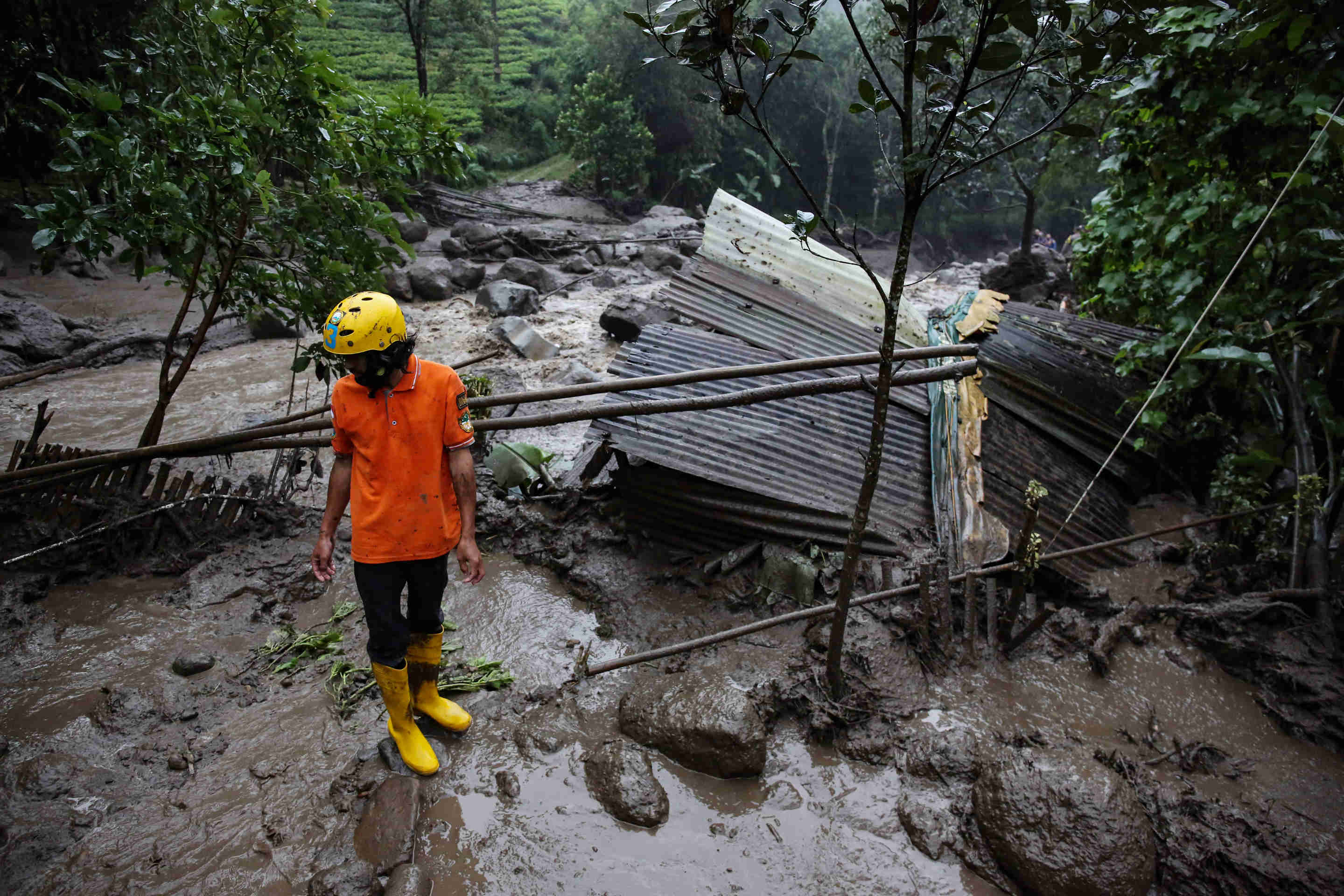 Banjir Bandang di Cisarua, 900 Warga Dievakuasi