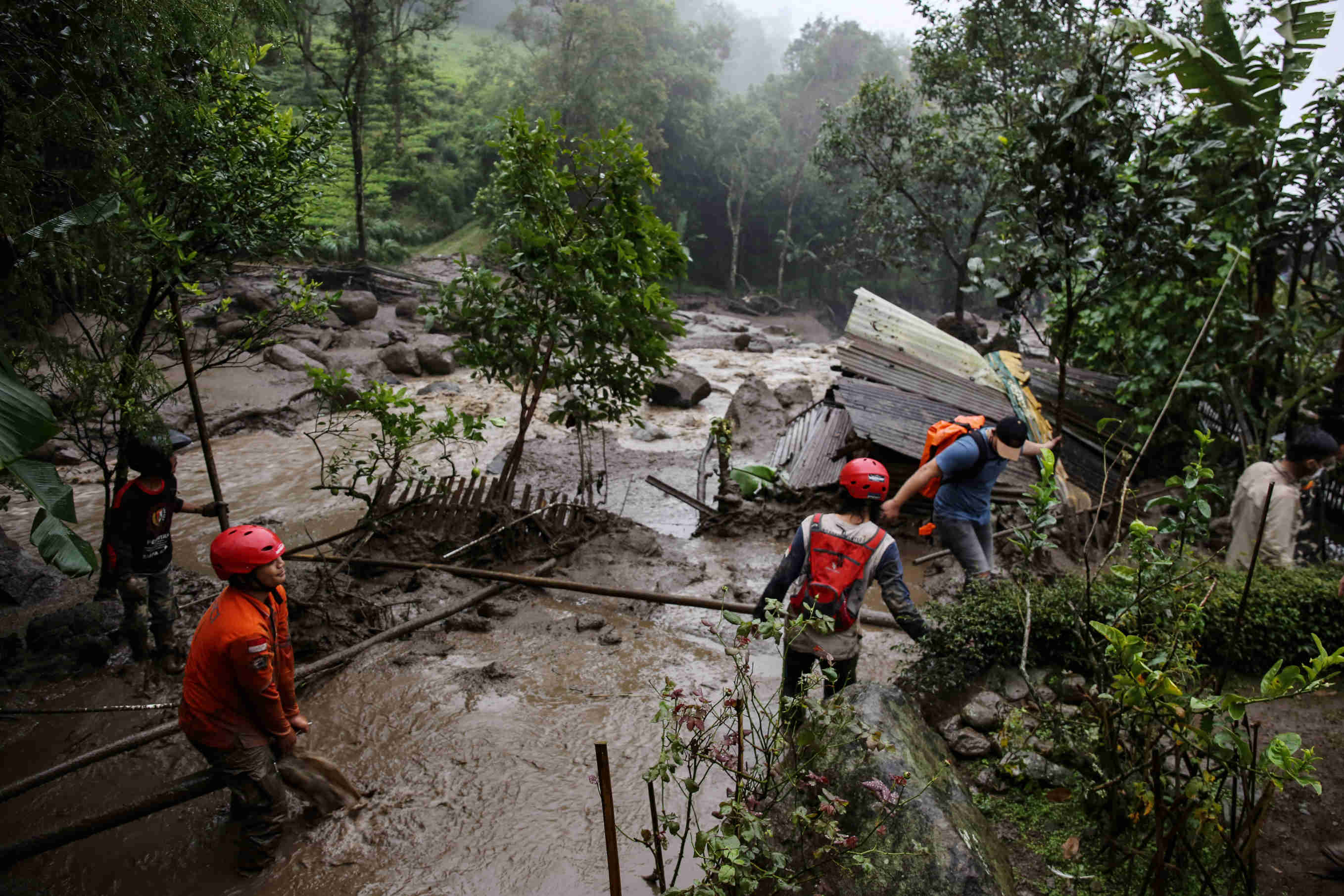 Banjir Bandang di Cisarua, 900 Warga Dievakuasi