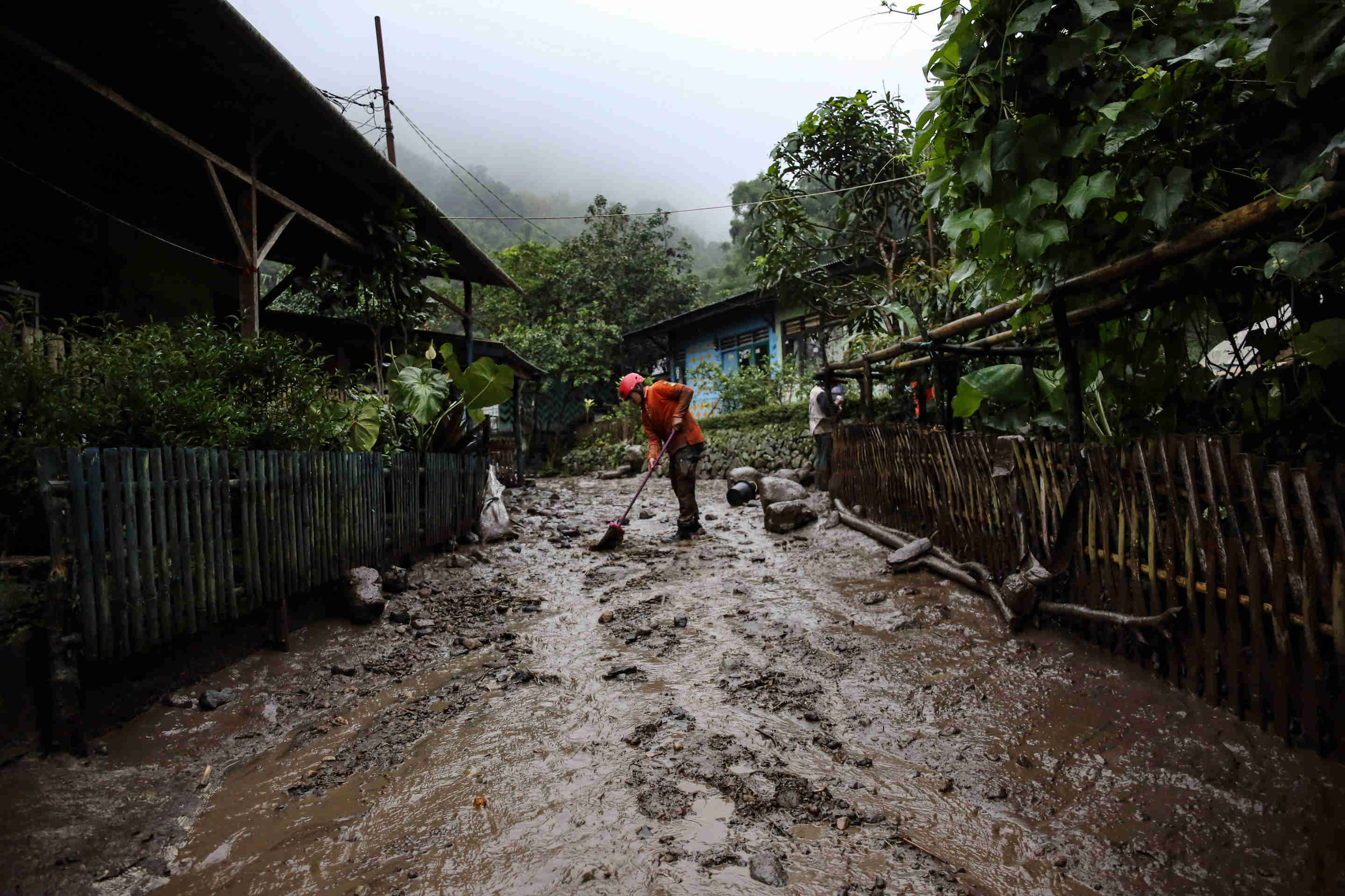 Banjir Bandang di Cisarua, 900 Warga Dievakuasi