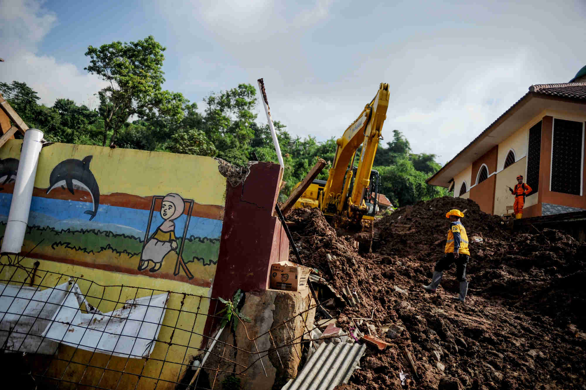 Pencarian 24 Korban Longsor Cimanggung yang Masih Hilang 
