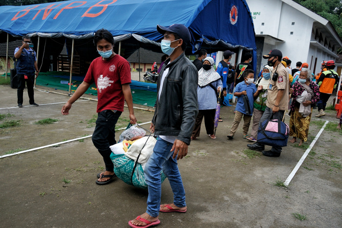 Zona Bahaya Bergeser, Pengungsi Merapi Kembali ke Rumah