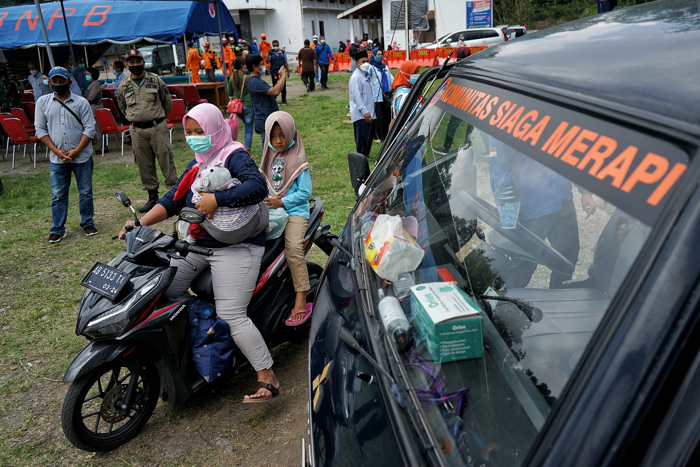 Zona Bahaya Bergeser, Pengungsi Merapi Kembali ke Rumah
