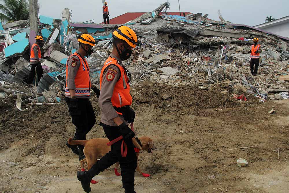 K-9 Bantu Pencarian Korban Bencana 