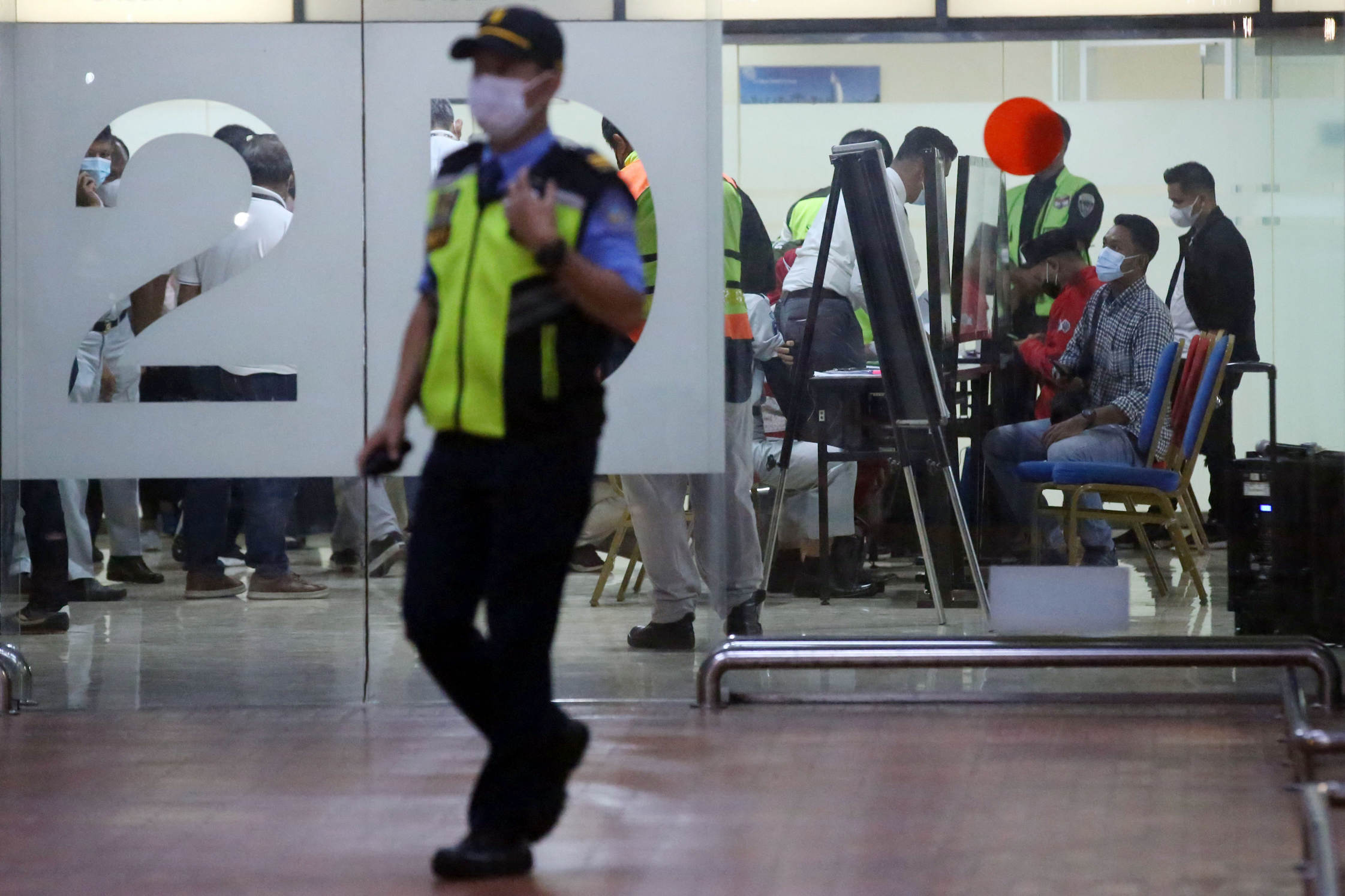 Posko Krisis Center Sriwijaya Air SJ 182 di Bandara Soeta 