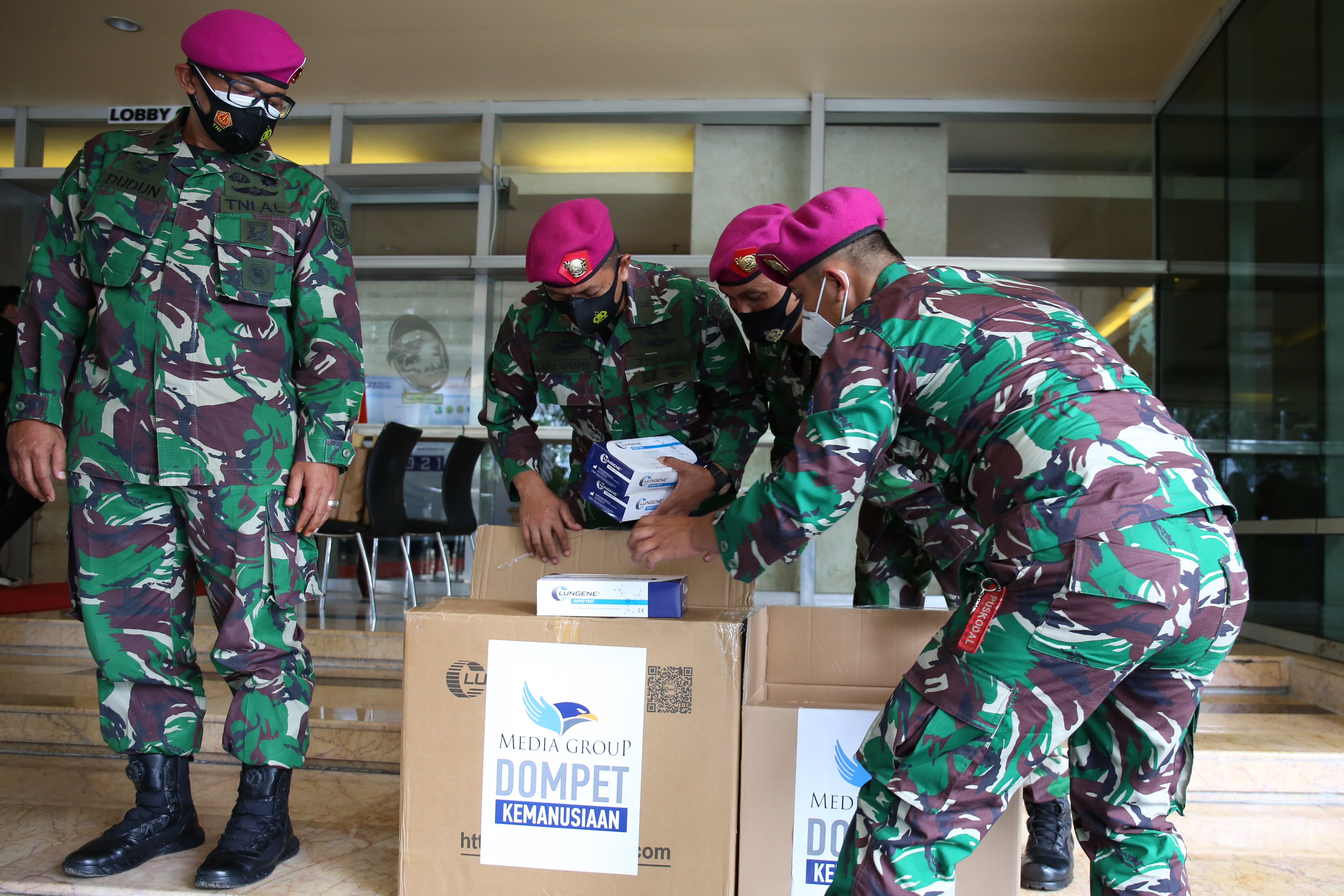 Donasi Alat Rapid Test dan Vitamin