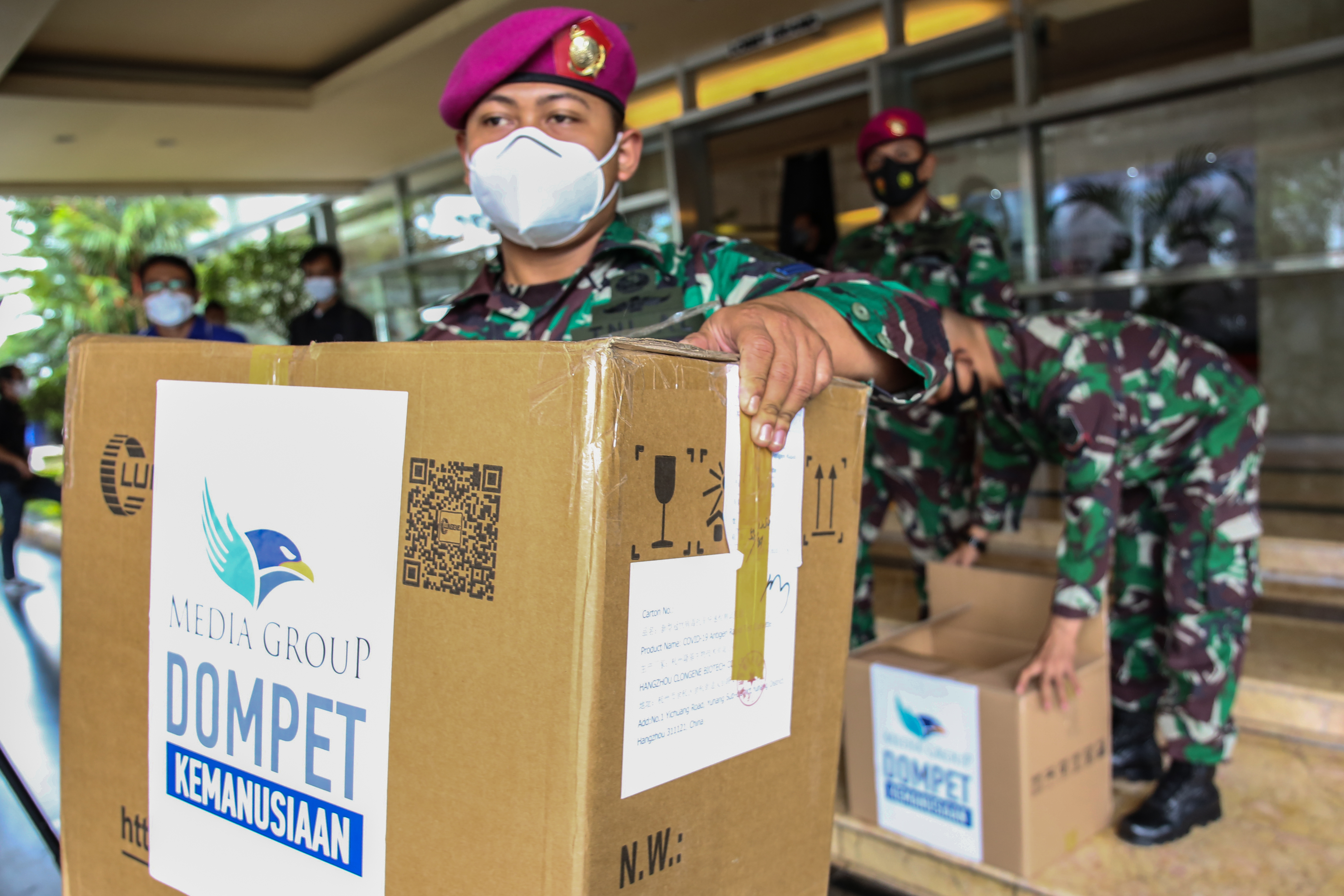 Donasi Alat Rapid Test dan Vitamin