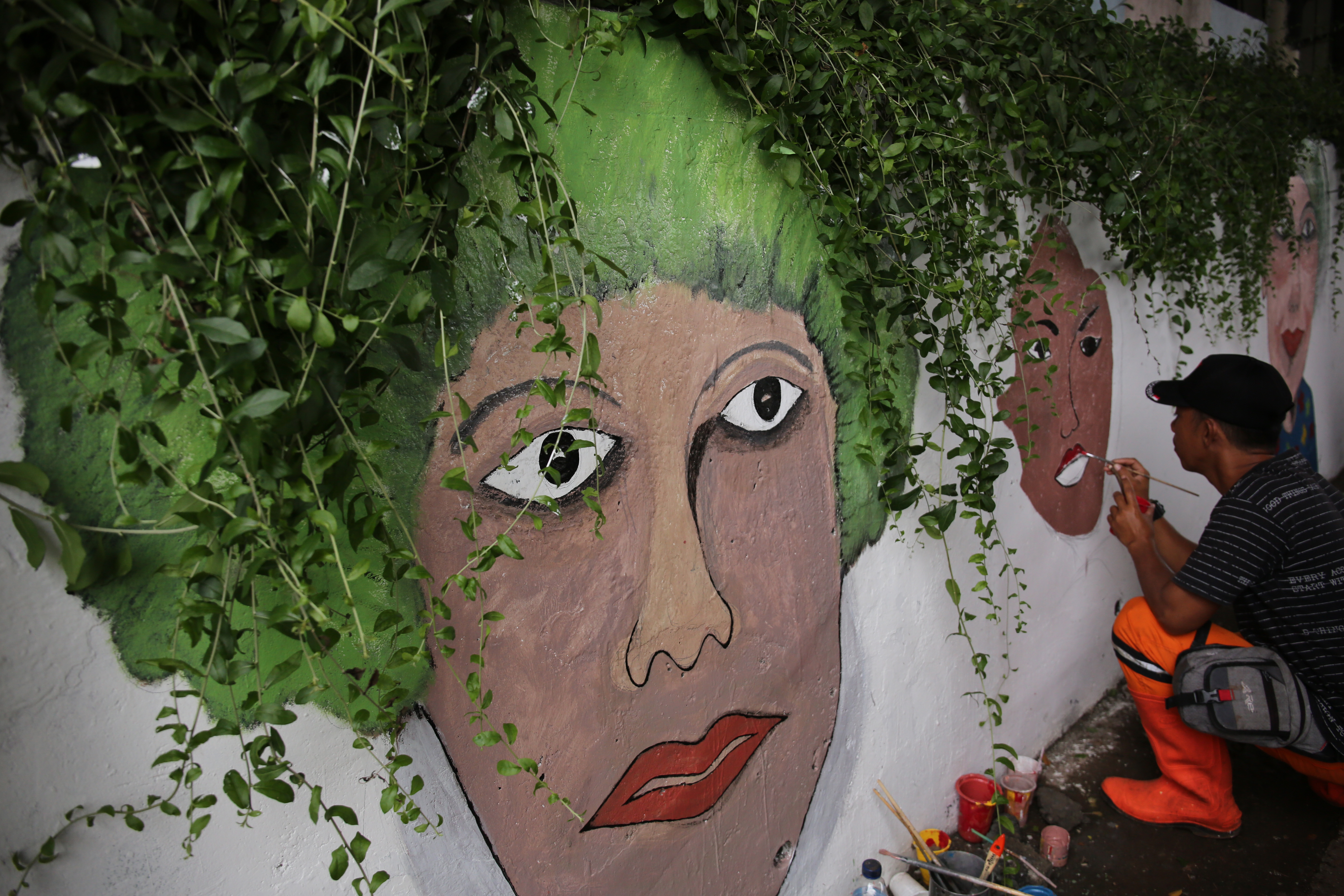 Mempercantik Kolong Jembatan dengan Merespon Ornamen