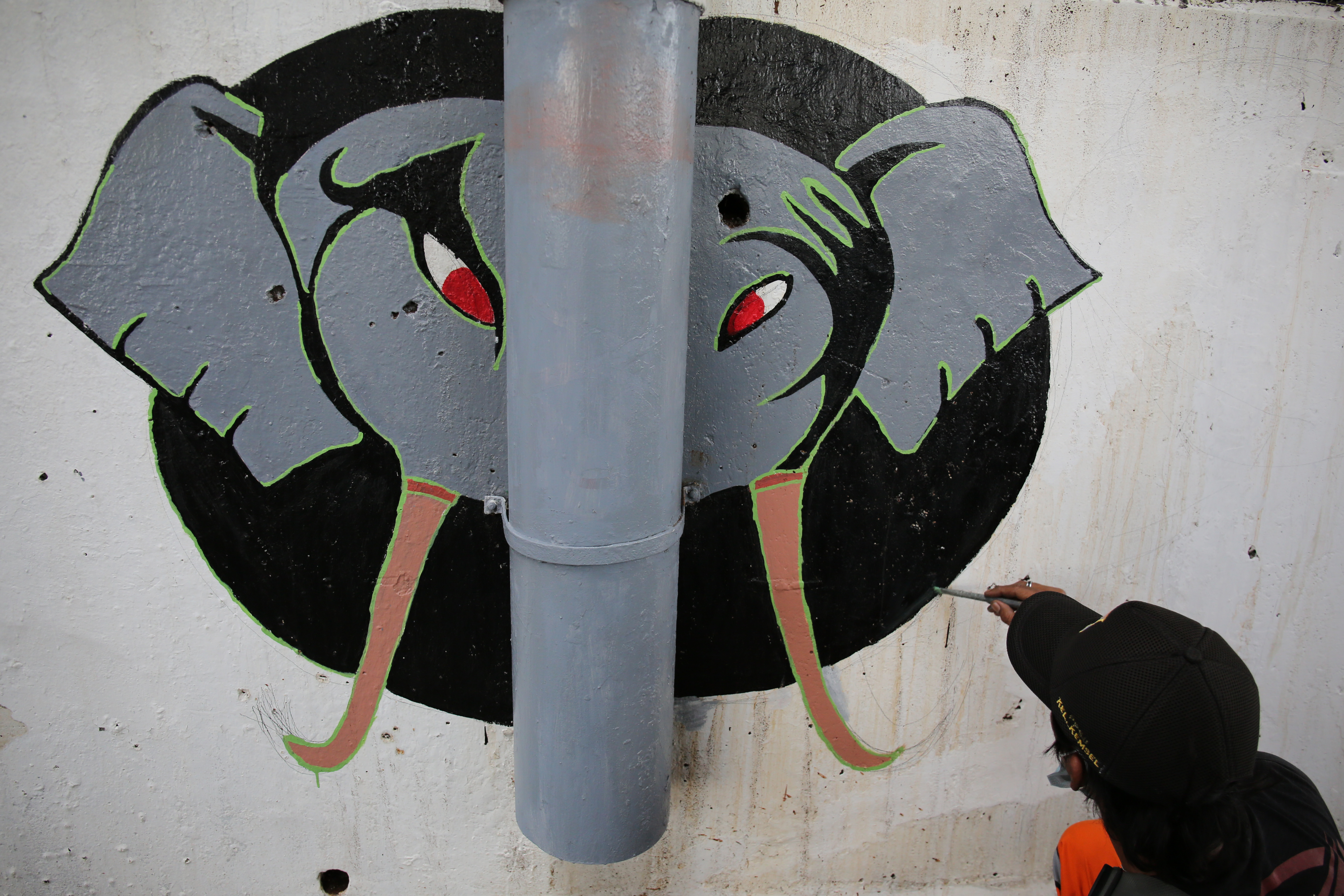 Mempercantik Kolong Jembatan dengan Merespon Ornamen