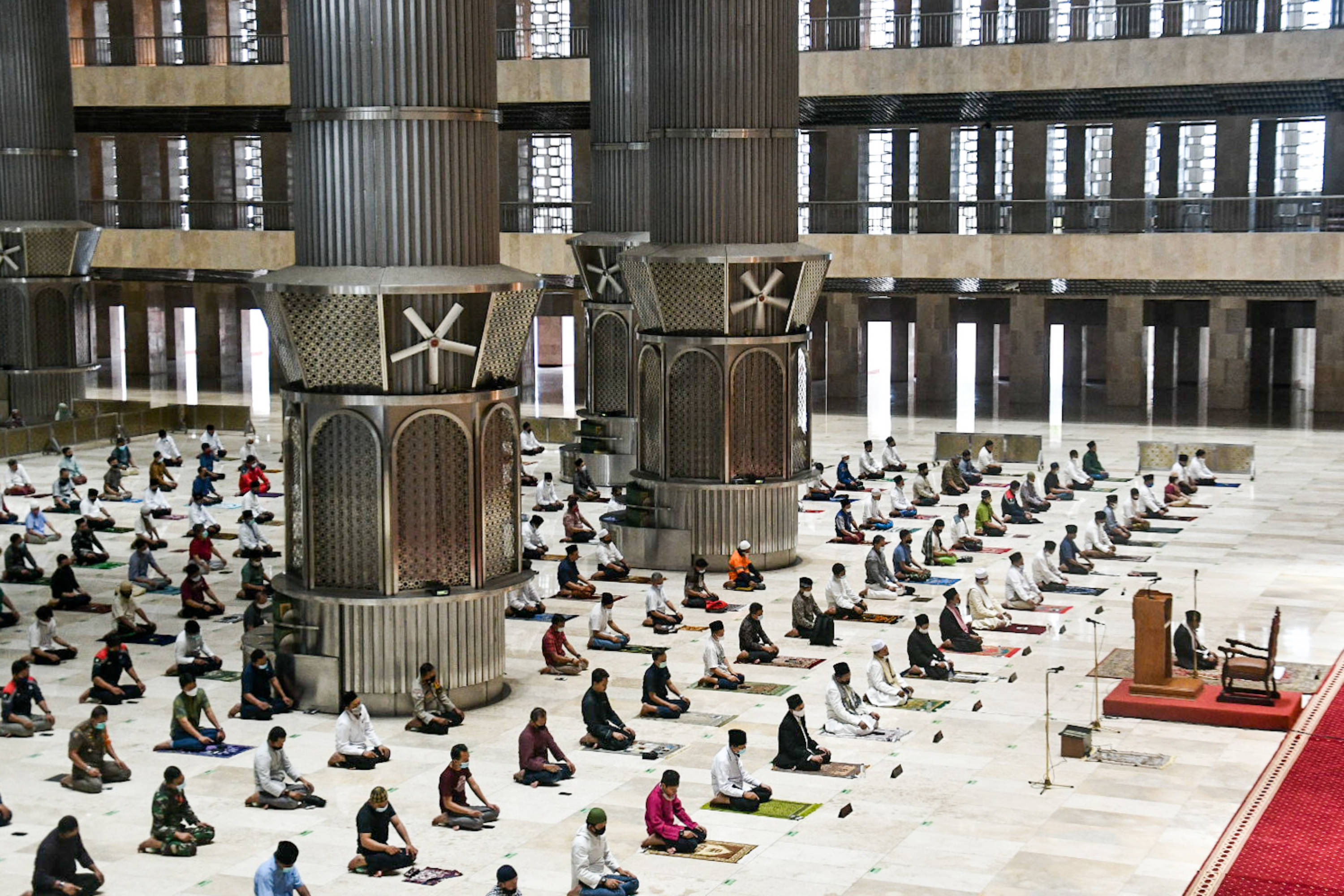 Salat Jumat di Majid Istiqlal