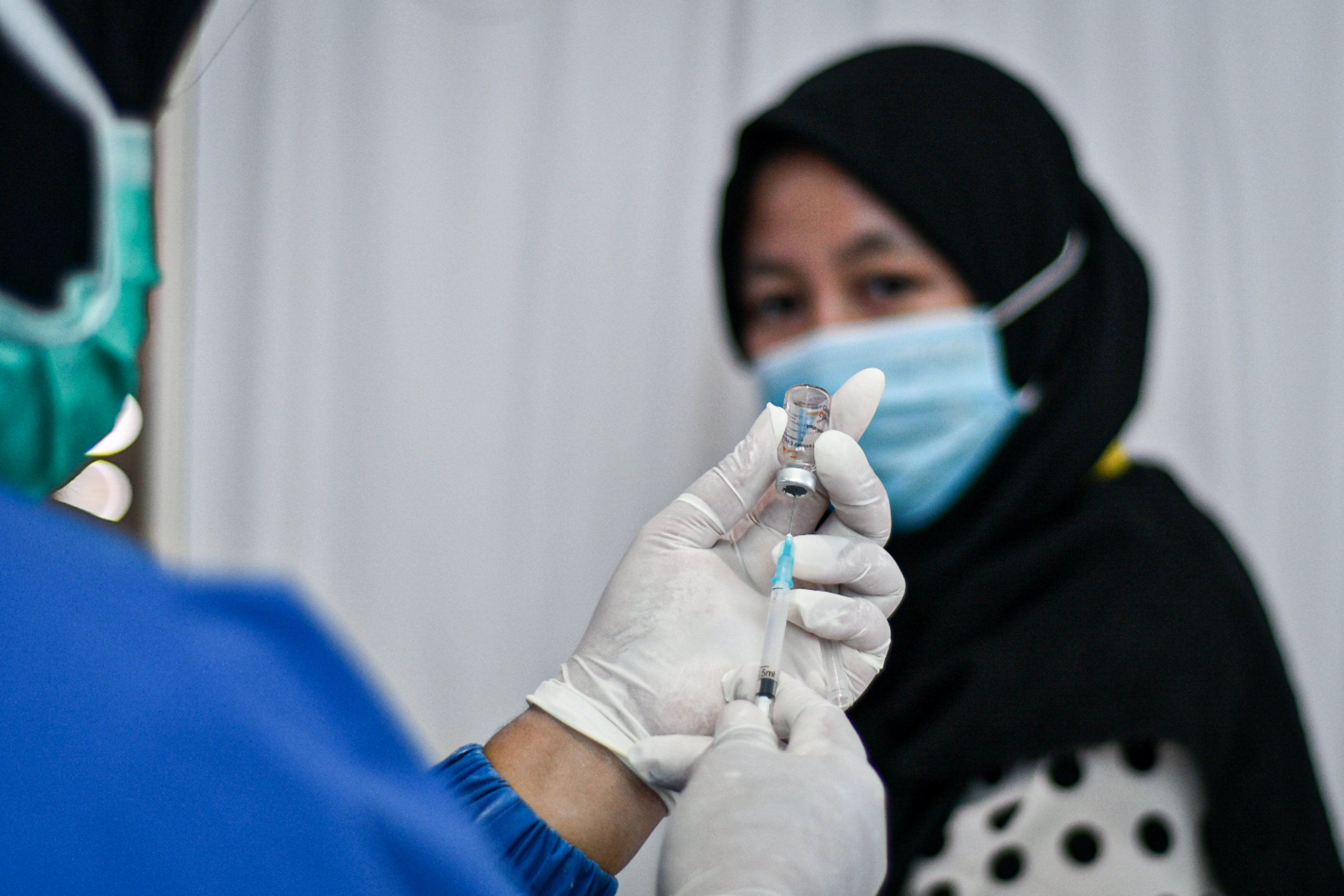 Vaksinasi Tenaga Kesehatan RSD Wisma Atlet