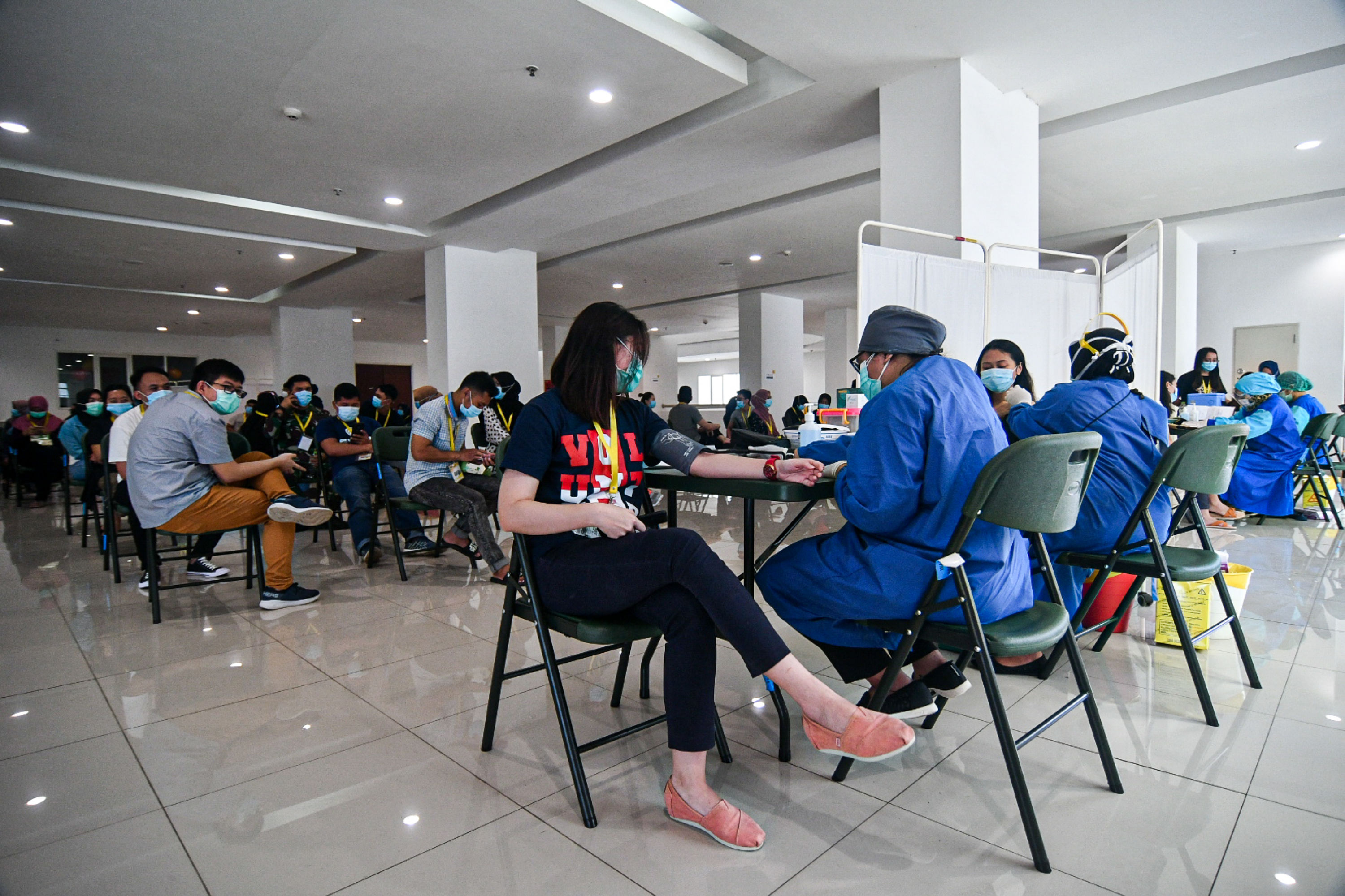 Vaksinasi Tenaga Kesehatan RSD Wisma Atlet