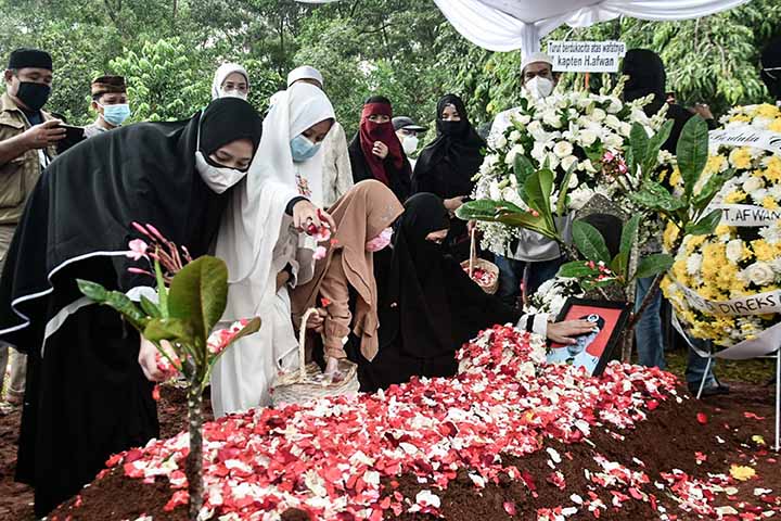 Prosesi Pemakaman Pilot Sriwijaya Air SJ-182