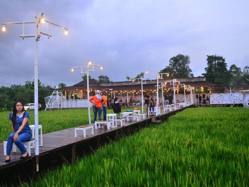 Restoran Berkonsep Alam Terbuka