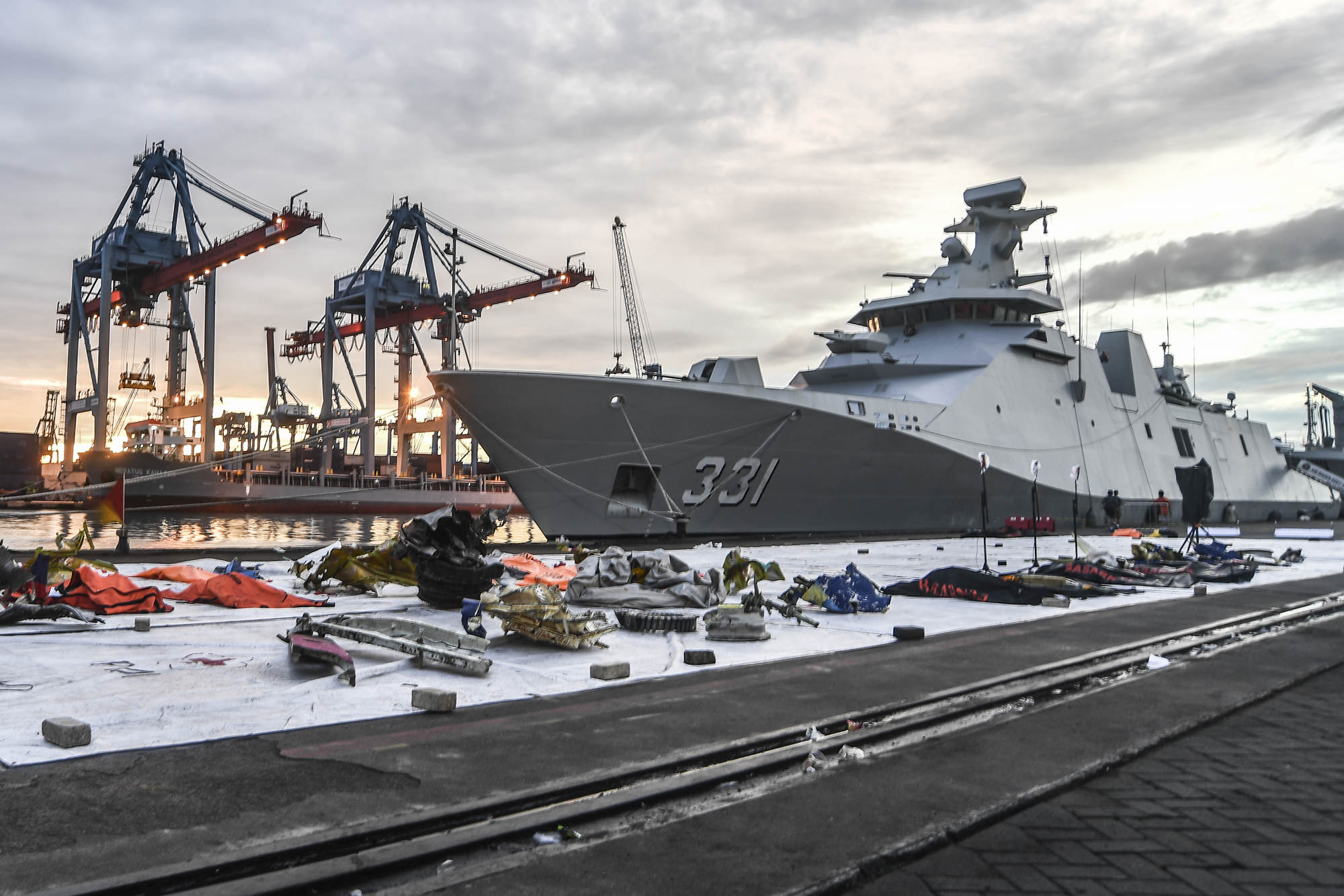 Lanjutkan Pencarian Korban Kecelakaan Sriwijaya Air SJ182