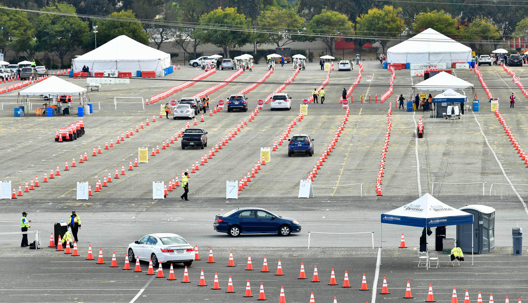 Vaksinasi Massal Covid-19 Untuk Warga California