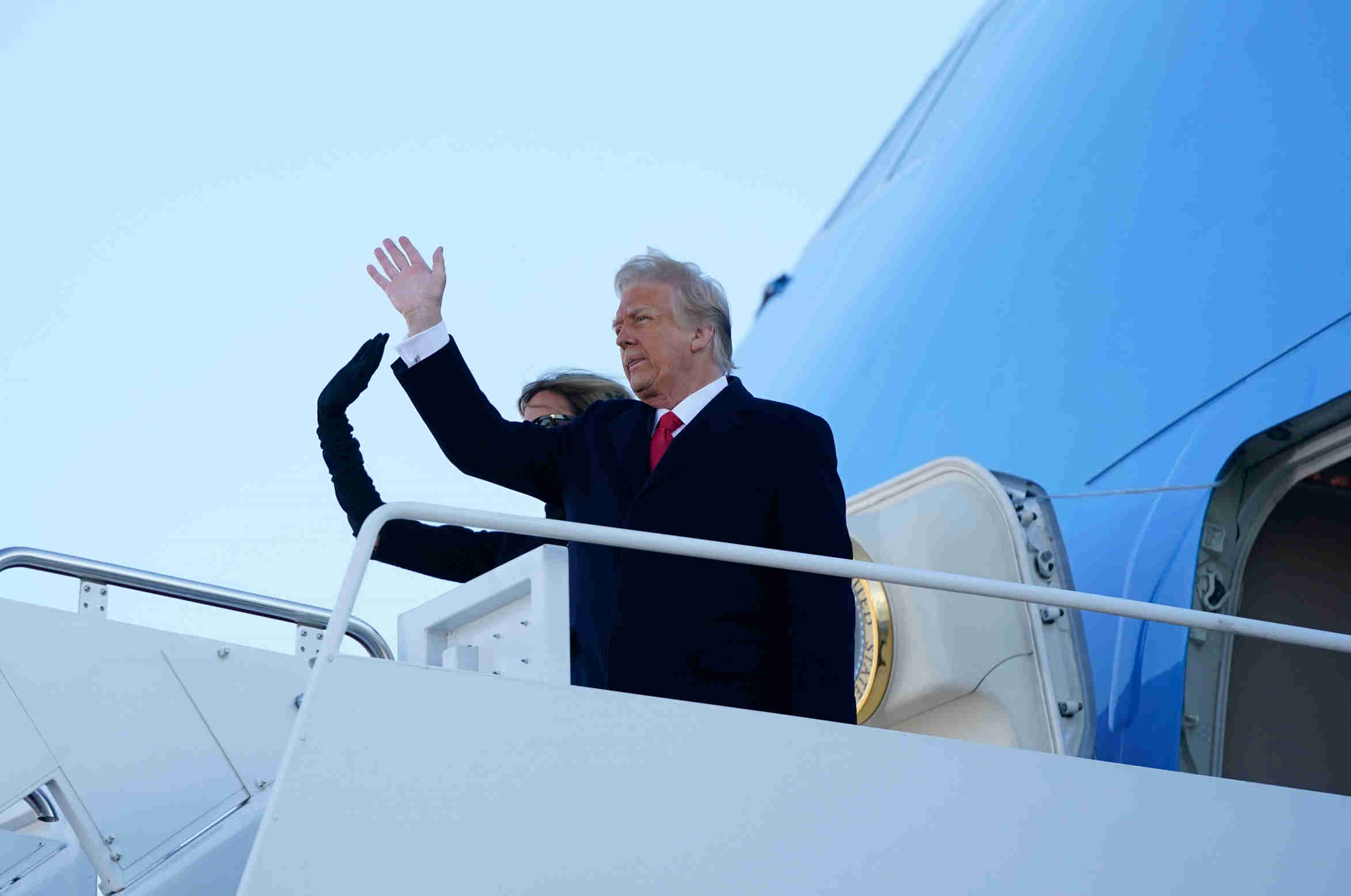 Donald Trump Langgar Tradisi Tidak Hadiri Pelantikan Biden