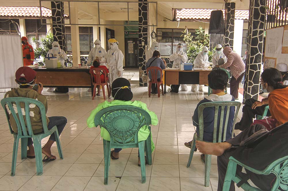 Tes Usap PCR Massal di Depok