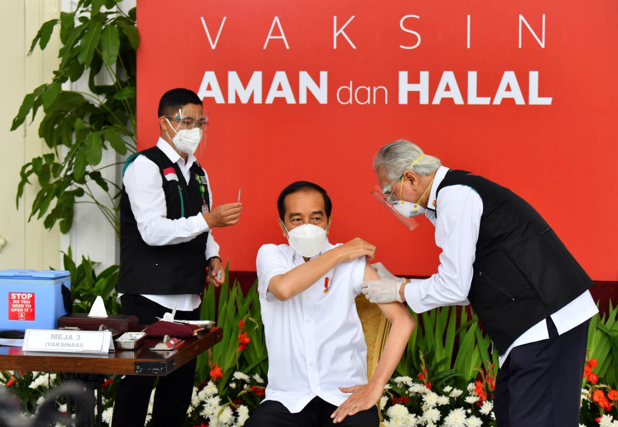 Presiden Joko Widodo Disuntik Vaksinasi Perdana