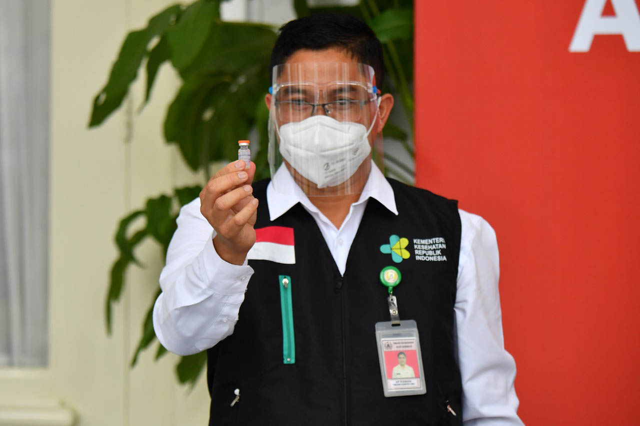 Presiden Joko Widodo Disuntik Vaksinasi Perdana