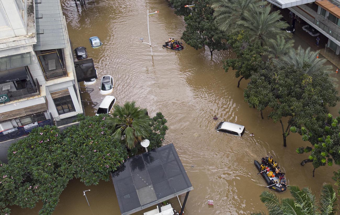 Terdampak Banjir, Tamu Hotel Dievakuasi