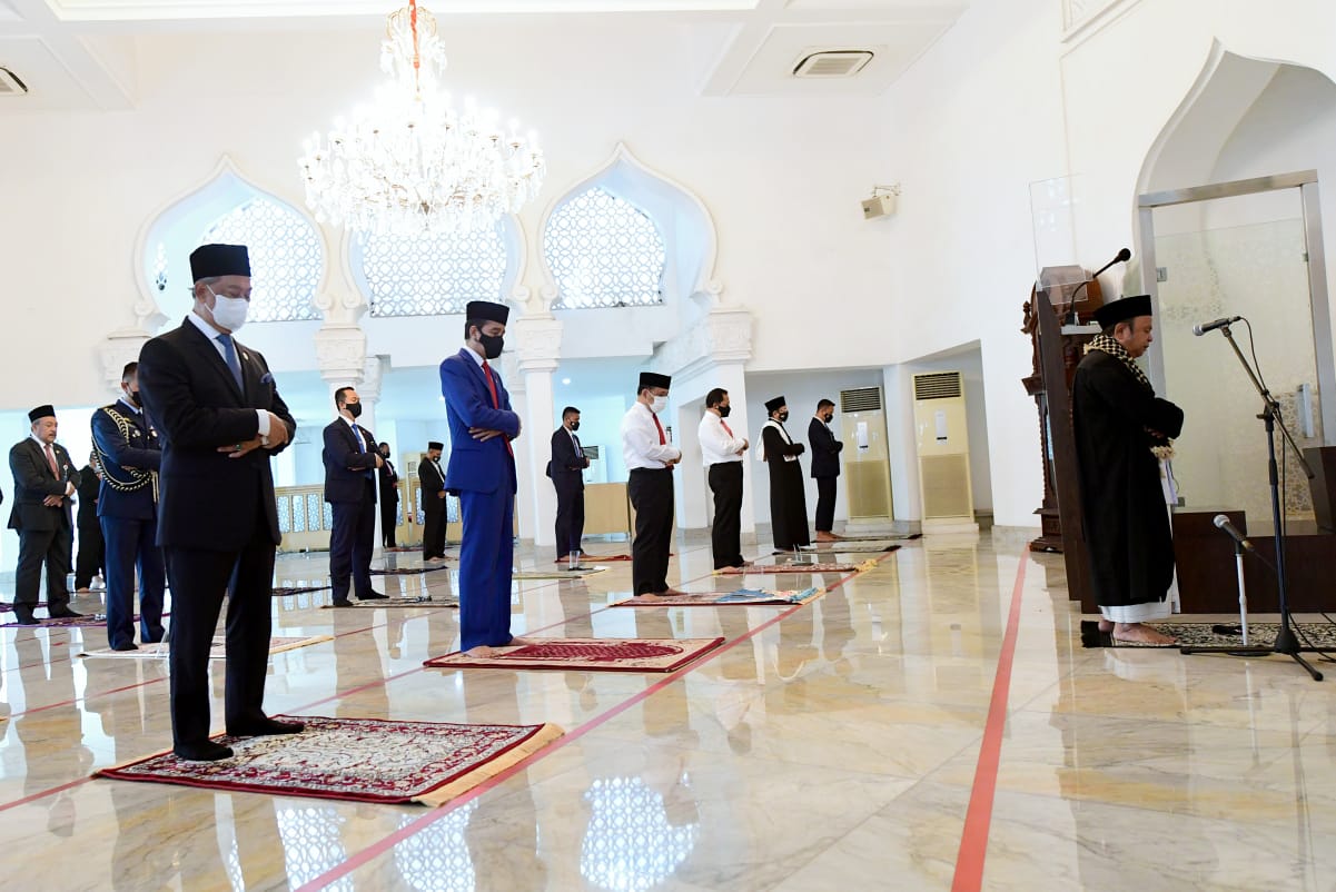 Presiden Jokowi Salat Jumat Bersama PM Malaysia Muhyiddin Yassin
