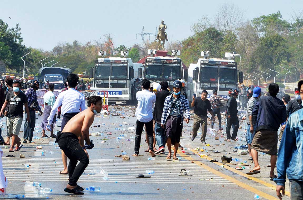 Unjuk Rasa Menentang Kudeta Militer di Myanmar