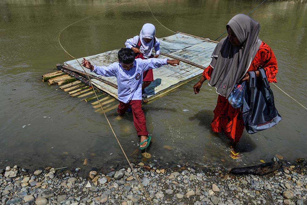 Ketiadaan Jembatan Penyeberangan