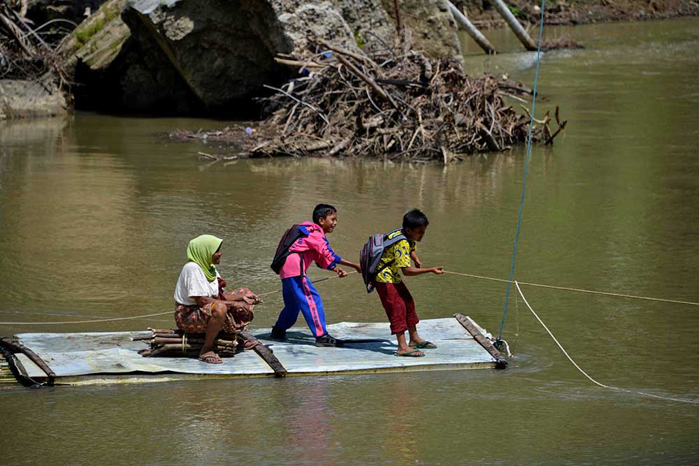 Ketiadaan Jembatan Penyeberangan